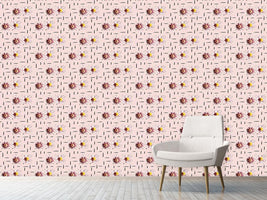 patterned-wallpaper-counting-daisies