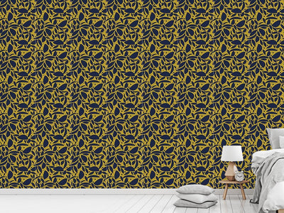 patterned-wallpaper-gold-leaf-silhouettes