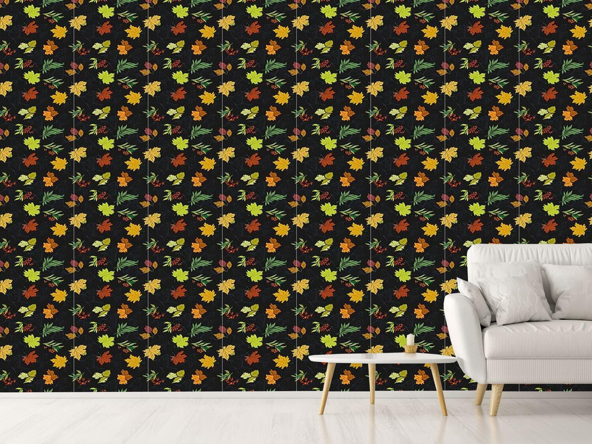 patterned-wallpaper-midnight-leaves
