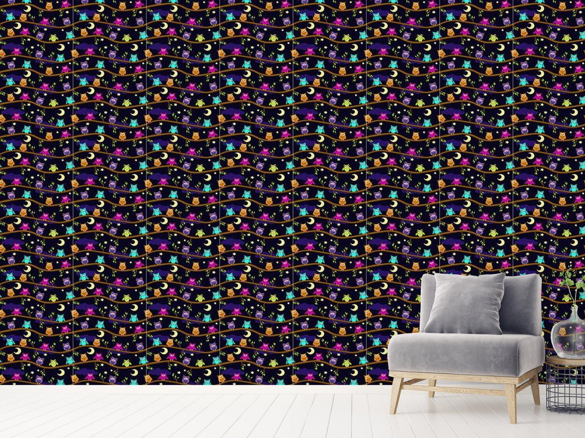 patterned-wallpaper-a-night-at-the-owl-hotel