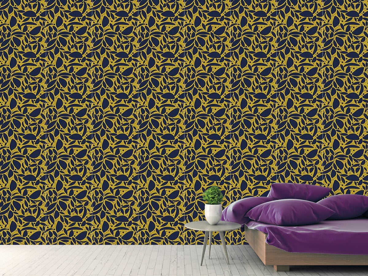 patterned-wallpaper-gold-leaf-silhouettes