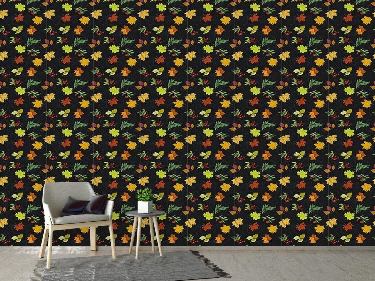 patterned-wallpaper-midnight-leaves
